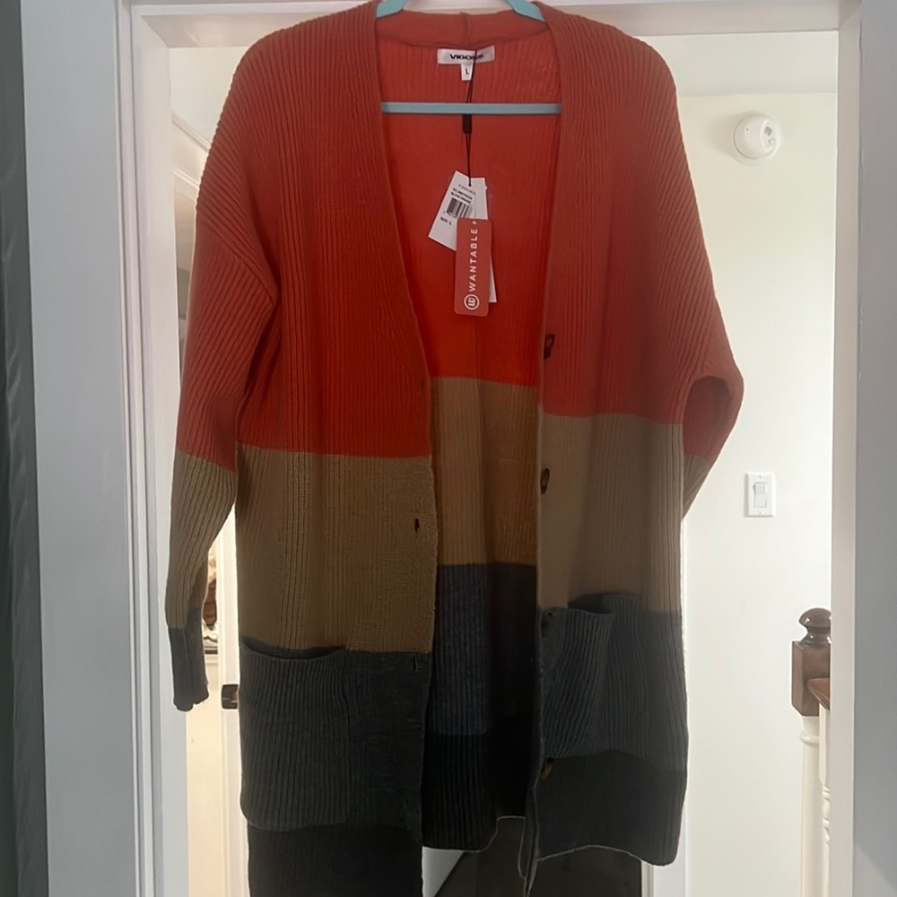 Button front cardigan with pockets. Never worn.